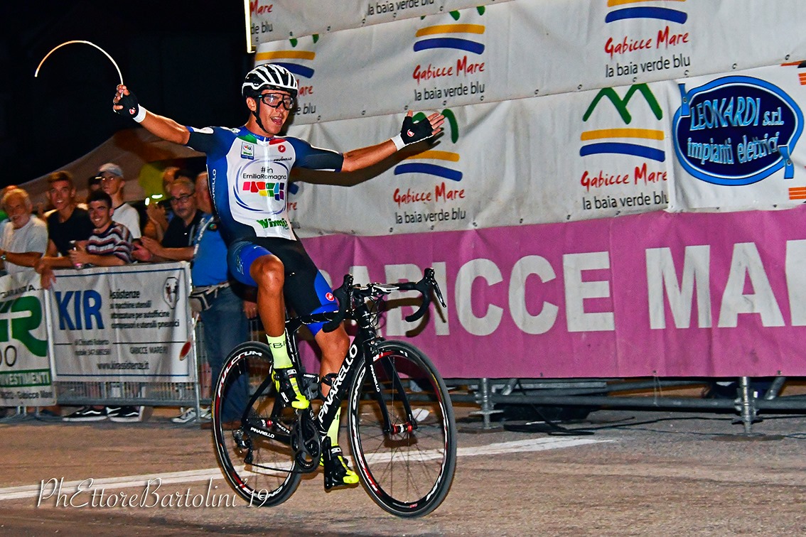 La vittoria di Ansaloni a Gabicce (Foto: Ettore Bartolini)