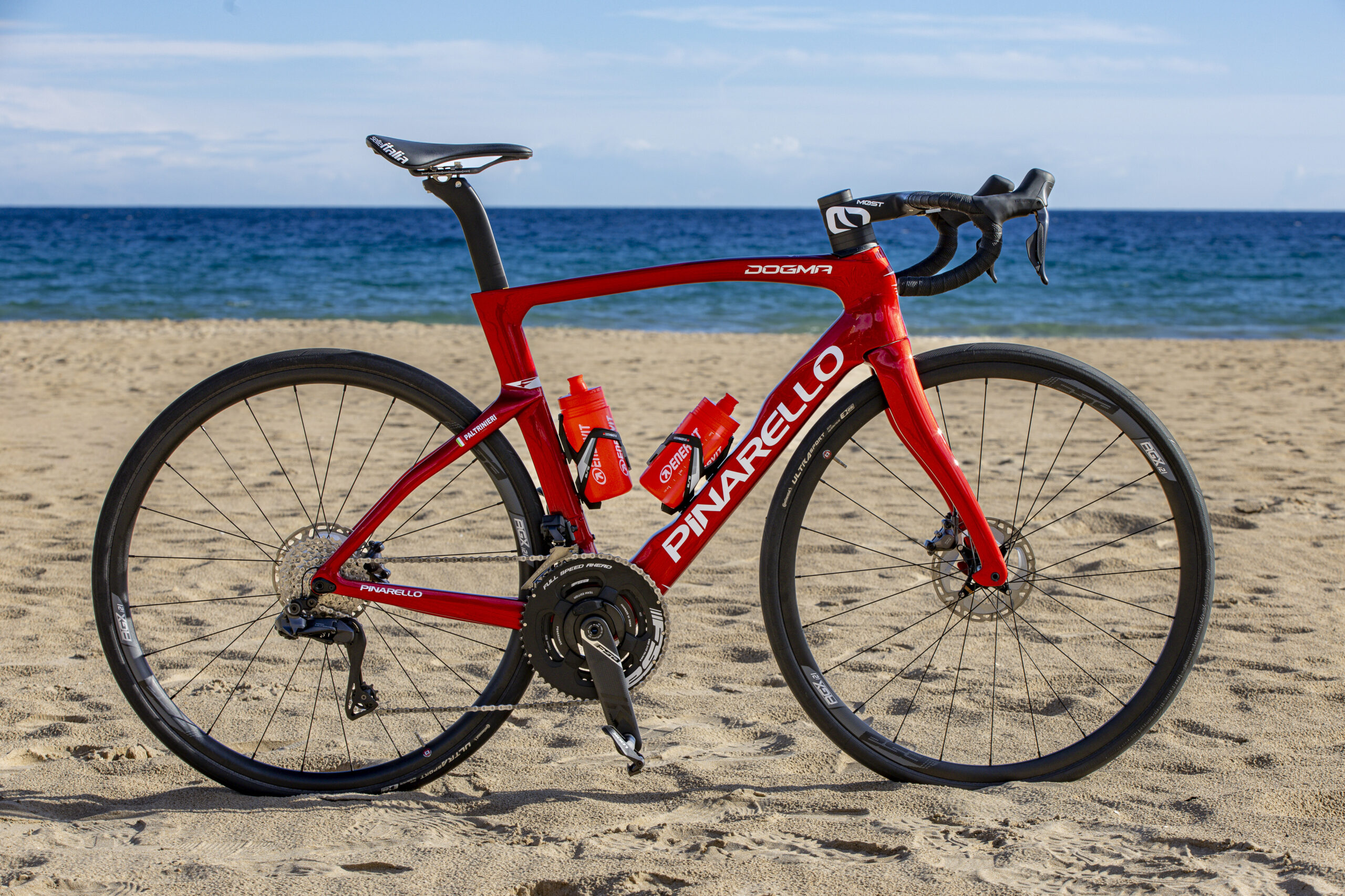 Pinarello Dogma F del Team Technipes #inEmiliaRomagna Caffè Borbone, stagione 2026