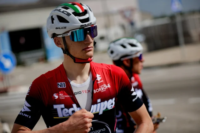 🇮🇹 Nelle ultime tre gare, tre buoni segnali. Ora si va in 🇫🇷 Francia.

📍 Memorial Maurizio Bresci – Piccola Liegi, domenica 18 maggio – Galciana di Prato
🔹 5° Marco Martini, buon risultato alle spalle dei tre battistrada.

📍 Gran Premio Città di Pontedera, Sabato 17 maggio
🔹 6° posto per Luca Bagnara, nella fuga a nove che ha deciso la corsa.
🔹 Bolognesi secondo nella volata del gruppo: 11°.

📍 GP Industrie del Marmo, domenica 11 maggio – Carrara
🔹 5° Marco Martini, dopo una corsa all’inseguimento.
🔹 Bravo Dapporto nel lavoro di squadra.

Prossima fermata: 🇫🇷 Francia. Una trasferta importante ci aspetta

——
🇬🇧 in the last races, three solid signs. Now heading to 🇫🇷 France.

📍 Memorial Maurizio Bresci – Piccola Liège
Sunday, May 18 – Galciana (Prato)
🔹 5th place for Marco Martini, after a tough and selective race.

📍 Gran Premio Città di Pontedera
Saturday, May 17 – Tuscany
🔹 6th place for Luca Bagnara, part of the decisive nine-man break.
🔹 Bolognesi 2nd in the bunch sprint: 11th overall.

📍 GP Industrie del Marmo
Sunday, May 11 – Carrara
🔹 5th for Marco Martini, after a strong chase effort.
🔹 Dapporto did solid team work throughout the race.

Next stop: 🇫🇷 France. A key international trip ahead.

#TeamTechnipes #U23Cycling #inEmiliaRomagna #RoadToGrowth