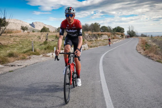 🇫🇷 Ronde de l’Isard – buoni segnali in corsa!
Prime tappe positive in Francia: Cattani ha chiuso all’8° posto una frazione, Martini ha centrato un 11° posto, e Cattani si è confermato tra i migliori (8°) anche in classifica generale nelle prime tappe.

Oggi, sabato, è in corso il tappone di montagna con arrivo in salita: 20 km di ascesa finale, con gli ultimi 8 km al 7,6% di pendenza media. Una giornata decisiva.

---

🇫🇷 Ronde de l’Isard – promising signs for Team Technipes #inEmiliaRomagna

A solid start in France: Cattani finished 8th on one stage, Martini took 11th on another, and Cattani is holding a good position in the general classification (8th after three stages).

Today, Saturday, features the queen stage with a summit finish: 20 km of final climb, including the last 8 km at 7.6% average gradient. A decisive day ahead.

#RondeIsard #CyclingTeam #U23 #StageRace
